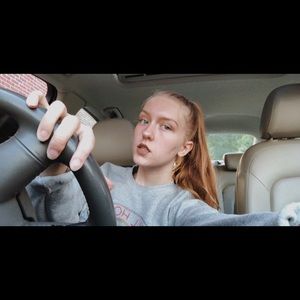 Meet your Posher, Cierra